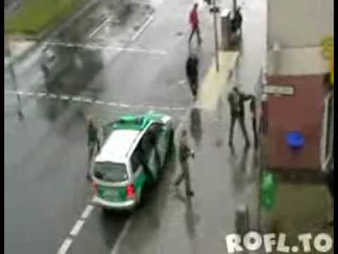 Youtube: Polizeieingriff auf Mann mit Angeblicher Waffe lol OMG