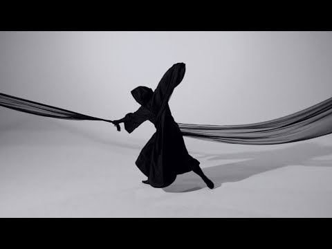 Youtube: Doe Paoro - Walking Backwards (Official Video)