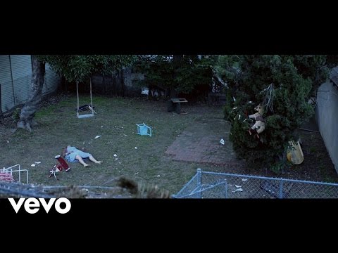Youtube: Manchester Orchestra - The Alien (Music Video)