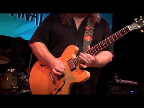 Youtube: Warren Haynes "River's Gonna Rise" - Guitar Center's King of the Blues 2011