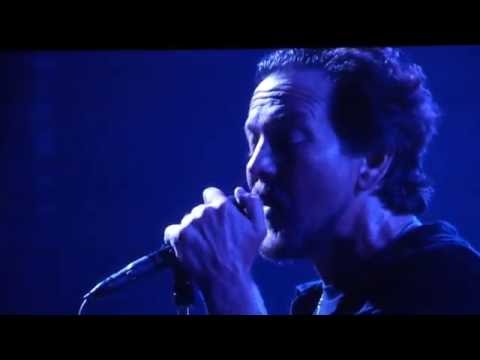Youtube: Pearl Jam - Comfortably Numb - Fenway Park (August 5, 2016)