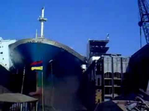 Youtube: Tanker fährt auf Anlegesteg