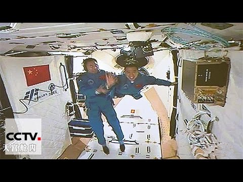 Youtube: Video: Astronauts pass through channel, enter Tiangong-2 space lab