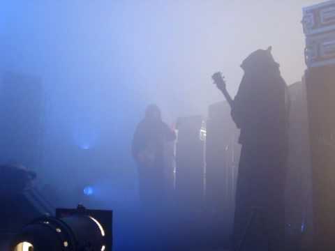 Youtube: Sunn 0))) playing in a church! A Big Church!