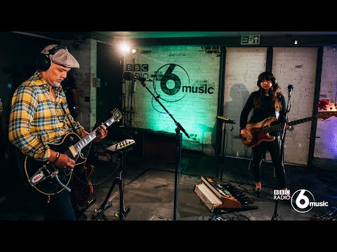 Youtube: Pixies - Gouge Away (6 Music Live Room)