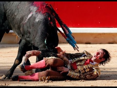Youtube: 40 Menschen verletzt nach Stierkampf Unfall in Spanien