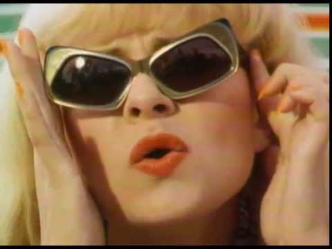 Youtube: Tracey Ullman - Sunglasses