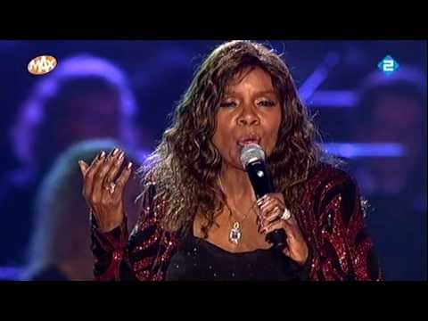 Youtube: Gloria Gaynor & Metropole Orchestra - The Christmas song - Maxproms 25-12-11 HD