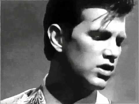 Youtube: Chris Isaak - Blue Hotel (HQ STUDIO/1986)