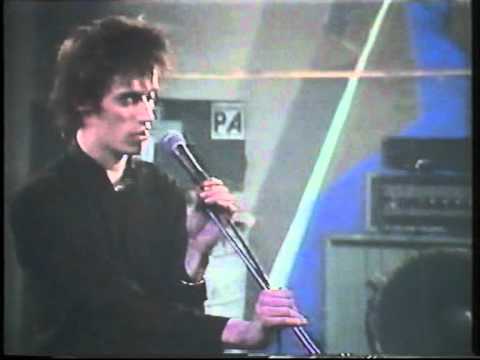 Youtube: Einsturzende Neubauten, Durstiges Tier, Atonal Festival, Berlin, 1982