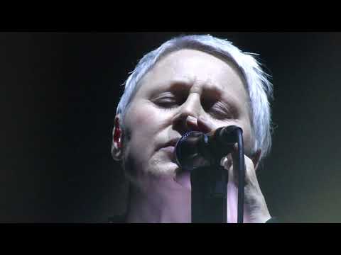 Youtube: Massive Attack (avec Elizabeth Fraser) - Teardrop - Paris Zenith 2019 11 fév