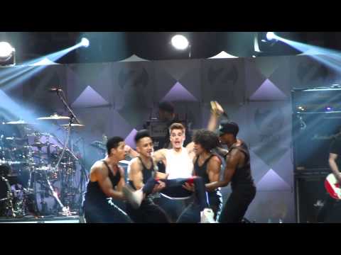 Youtube: Justin Bieber - Baby - SHIRTLESS! - Z100 Jingle Ball 2012 HD