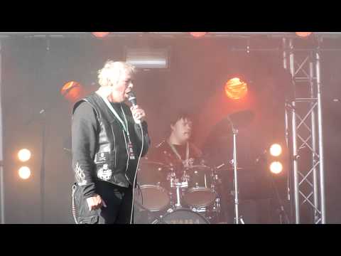 Youtube: Pertti Kurikan Nimipäivät - Kallioon! (Live, Ilosaarirock 2011)