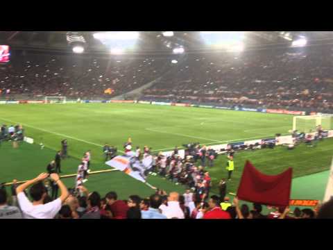 Youtube: Forza Roma Forza Lupi cantata da 70.000 persone da brividi - AS Roma vs Bayern Monaco