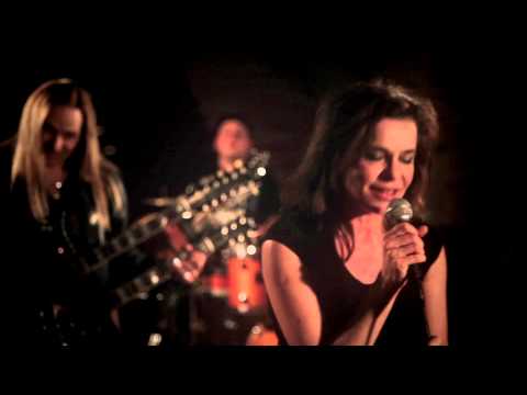 Youtube: Maschine feat. Julia Neigel - Regen (Official Video)