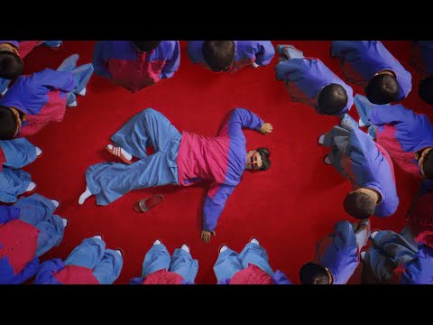 Youtube: Oliver Tree - Life Goes On [Music Video]