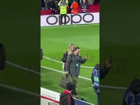 Youtube: DILETTA LEOTTA ENTRA AD ANFIELD: GUARDATE LA REAZIONE DEI TIFOSI DEL NAPOLI!