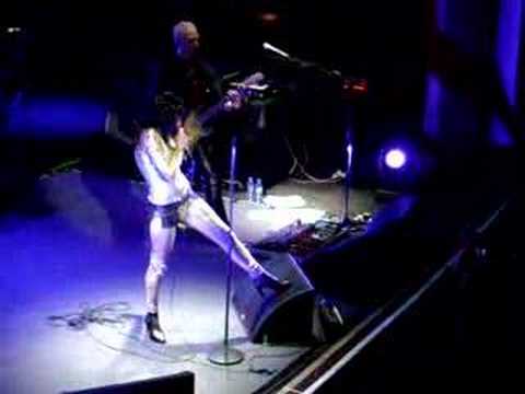 Youtube: SIOUXSIE - INTO A SWAN - Shepherds Bush 2008