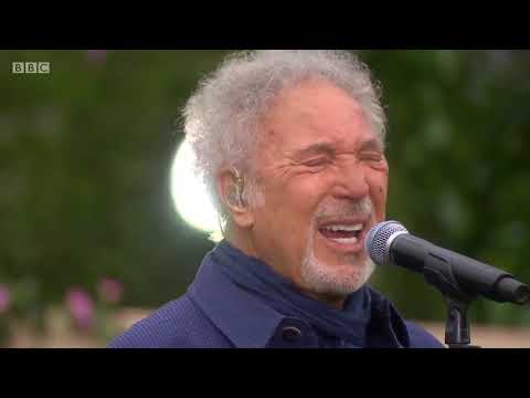 Youtube: Tom Jones   I'll Never Fall In Love Again Live 2020