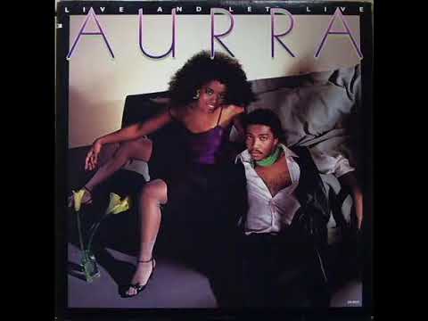 Youtube: AURRA -you can´t keep on walking