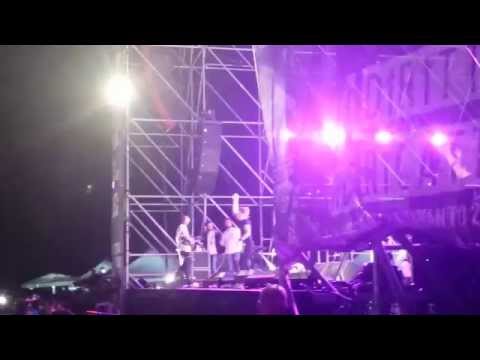 Youtube: Vieni a Ballare in Puglia - Caparezza - Taranto 1 Maggio 2015