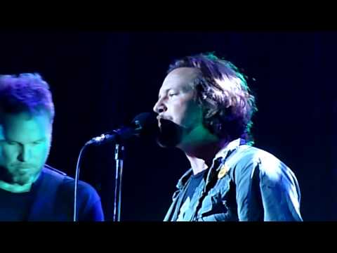 Youtube: Pearl Jam  with Chris Cornell - Hunger Strike