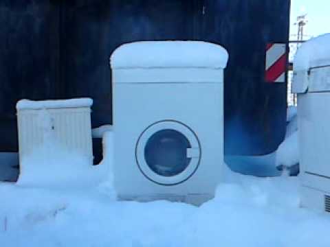 Youtube: PolenBöller vs. Waschmaschine xD