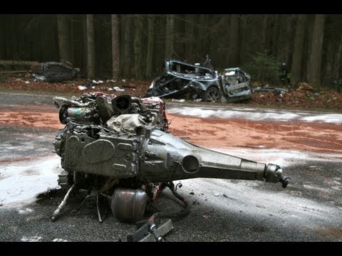 Youtube: Heftig: Ferrari-Fahrer überlebt Horror Crash - 30.03.2013