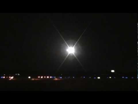 Youtube: C-17 landing at night