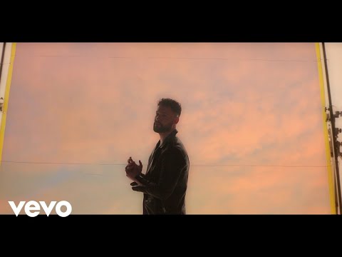 Youtube: Calum Scott - At Your Worst (Lyric Video)