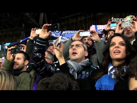 Youtube: Il San Paolo canta "Napule è"