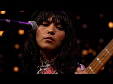 Youtube: BALTHVS - Ojos Verdes (Live on KEXP)