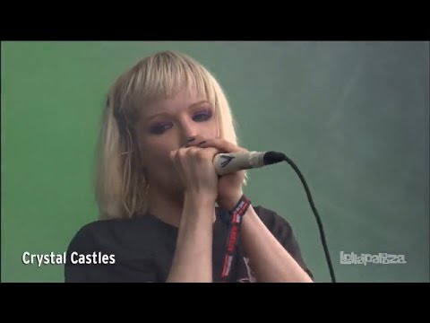Youtube: CRYSTAL CASTLES - NOT IN LOVE