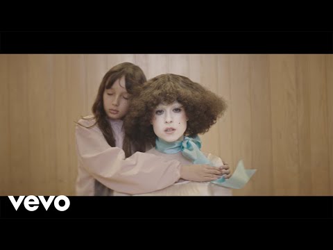Youtube: Allie X - Paper Love