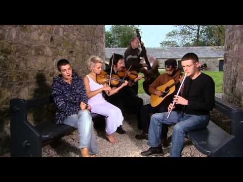 Youtube: Sinead O'Connor - Moorlough shore