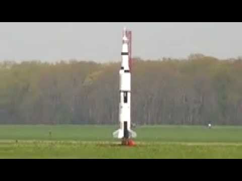 Youtube: Saturn V scale model rocket launch