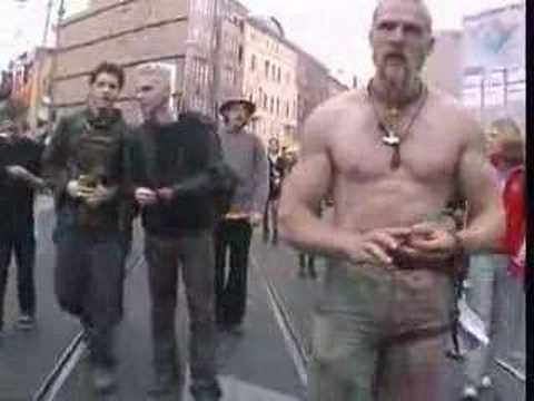 Youtube: Techno Viking vs. Feindflug