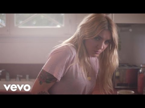 Youtube: Julia Michaels - Issues