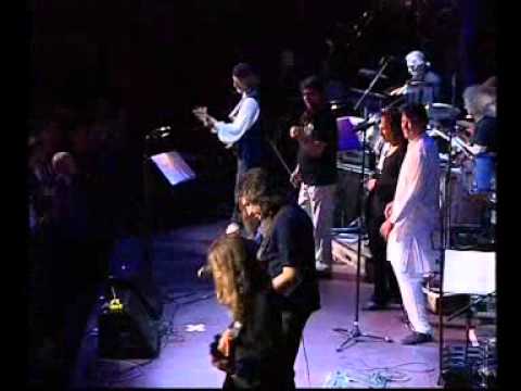 Youtube: Deep Purple (With Ritchie & Dio) - Smoke on the Water - Albert Hall 1999.avi