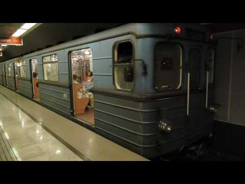 Youtube: Budapest Metro M2 at Blaha Lujza tèr [1080p]