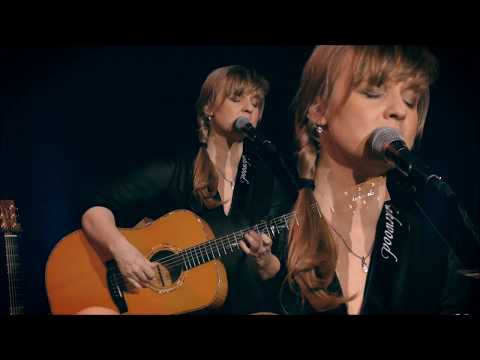 Youtube: Christina Lux - Moment - Live@Urania Theater Köln