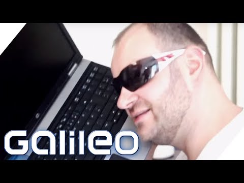 Youtube: Der blinde Computer-Doc! Dieser Mann ist blind und repariert Laptops! | Galileo | ProSieben
