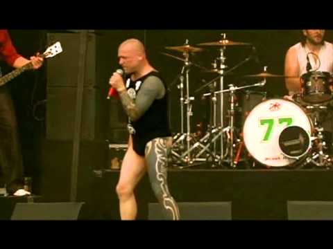 Youtube: Knorkator - Kurz und klein (Wacken 2011 - Huckepackpogo)