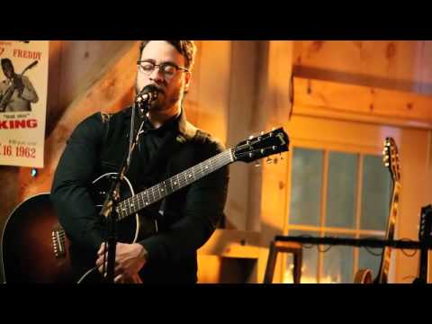 Youtube: Live from Daryl's house Episode 66 with Amos Lee - I'm in a philly mood