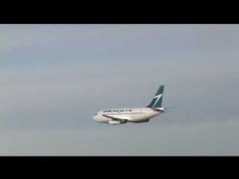 Youtube: B737-200 Retirement Low Pass