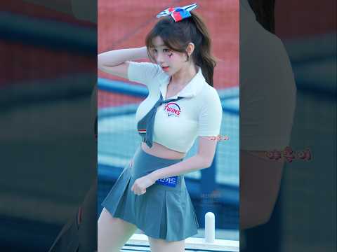 Youtube: Bühnenpräsenz, die durch ihren Blick alles beherrscht🔥Stage Presence🌷✨️Cheerleader Lee Ju-Eun 李珠珢...