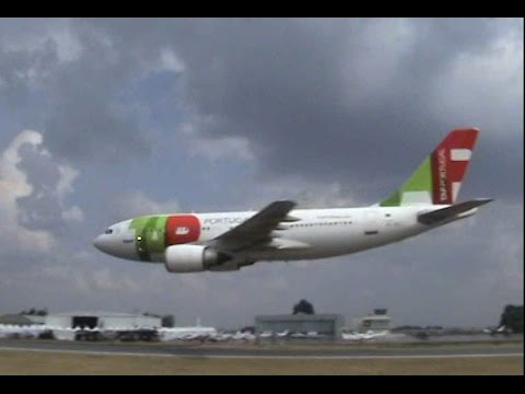 Youtube: TAP Airbus A310 Low Pass - Portugal Airshow 2007