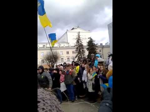 Youtube: Молодь у Вінниці скандує: "Хто не скаче той - москаль!"