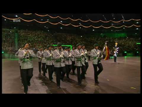 Youtube: Drillshow Bundeswehr - Militärmusikfest Köln 2006 (HQ)