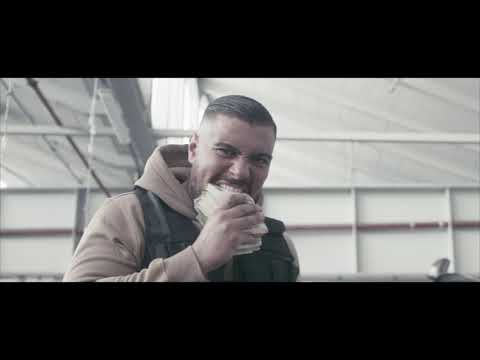 Youtube: Amo La Mara - 4 Wände (Official Video)